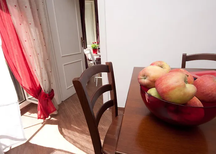 Bright Apartment Near Vatican, Steps To Metro, Ac & Fast Wifi Apartment