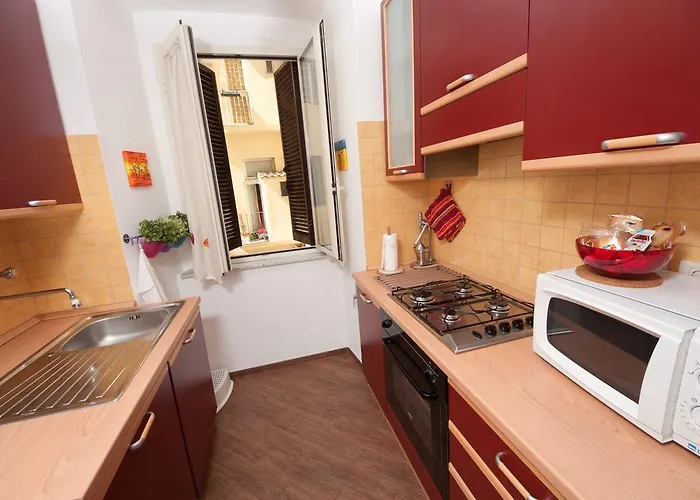 Bright Apartment Near Vatican, Steps To Metro, Ac & Fast Wifi Apartment Rom