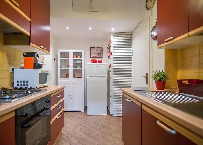 Bright Apartment Near Vatican, Steps To Metro, Ac & Fast Wifi Apartment Rom